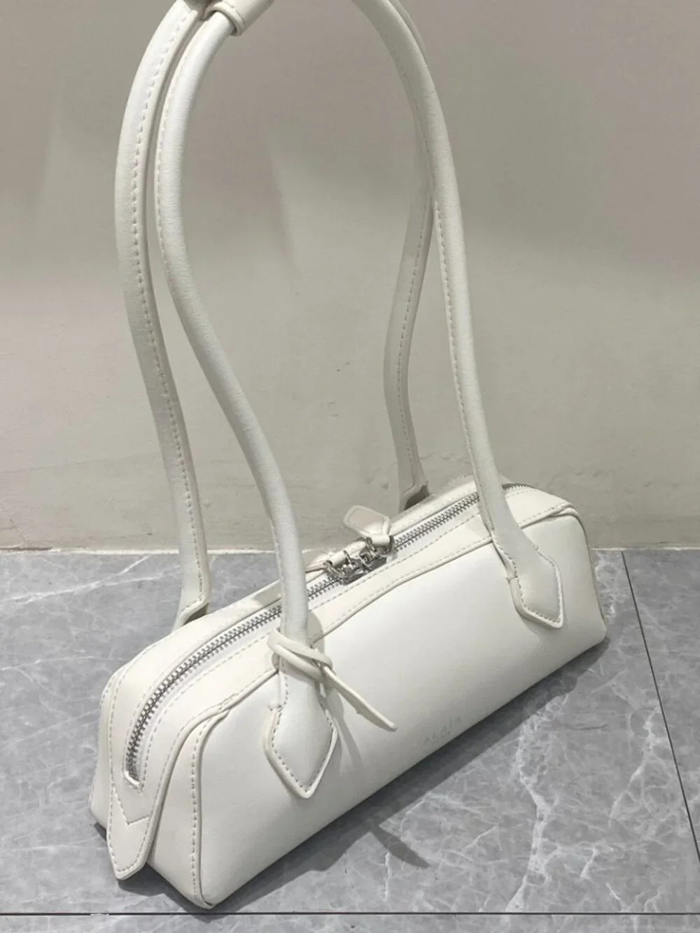 Alaia Le Teckel White Sausage Bag - Picture 2 of 9